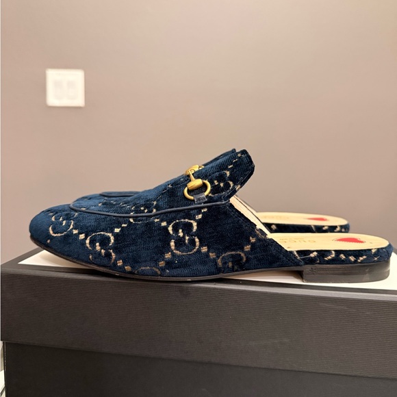 Gucci Princetown Navy Velvet Slip-On Mules with Gold Horsebit Detail - Picture 6 of 10